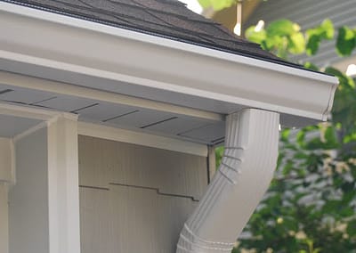 White Seamless Gutters – Tampa, FL